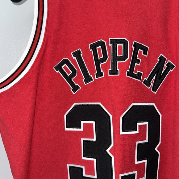 Chicago Bulls Jersey - Picture 3 of 6